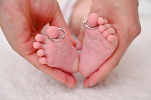 四川宝宝发烧手心比额头烫